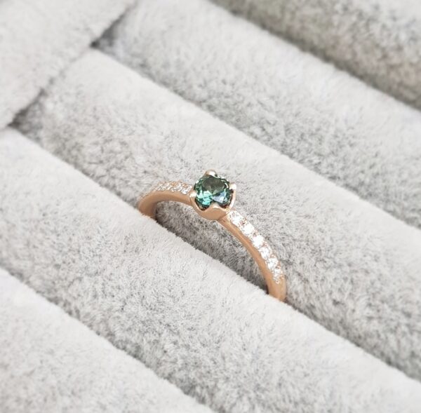Green-sapphire-solitare-claw-cups-pave-diamond-yellow-gold-engagement-ring-clifton-rocks-bristol