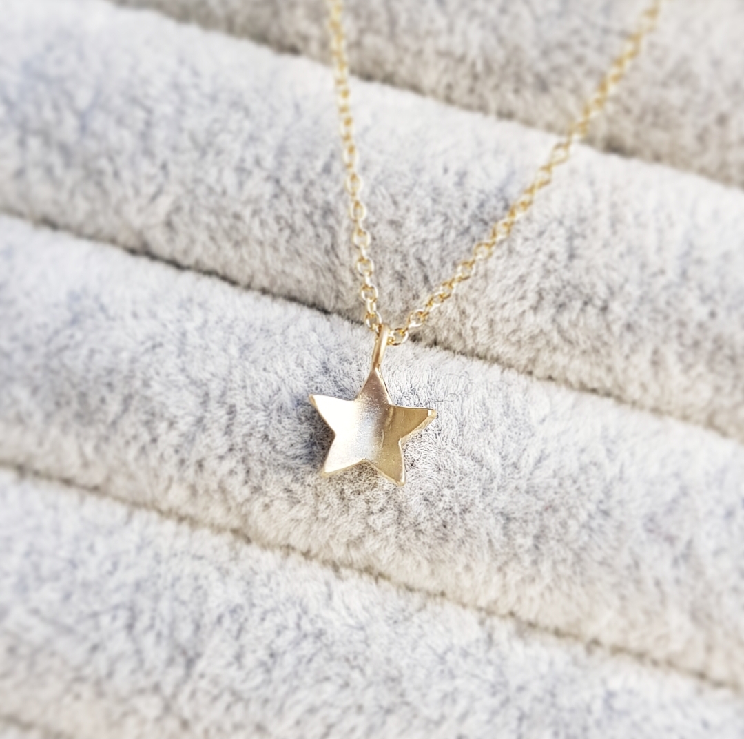 9ct Yellow Gold Star Necklace • Clifton Rocks