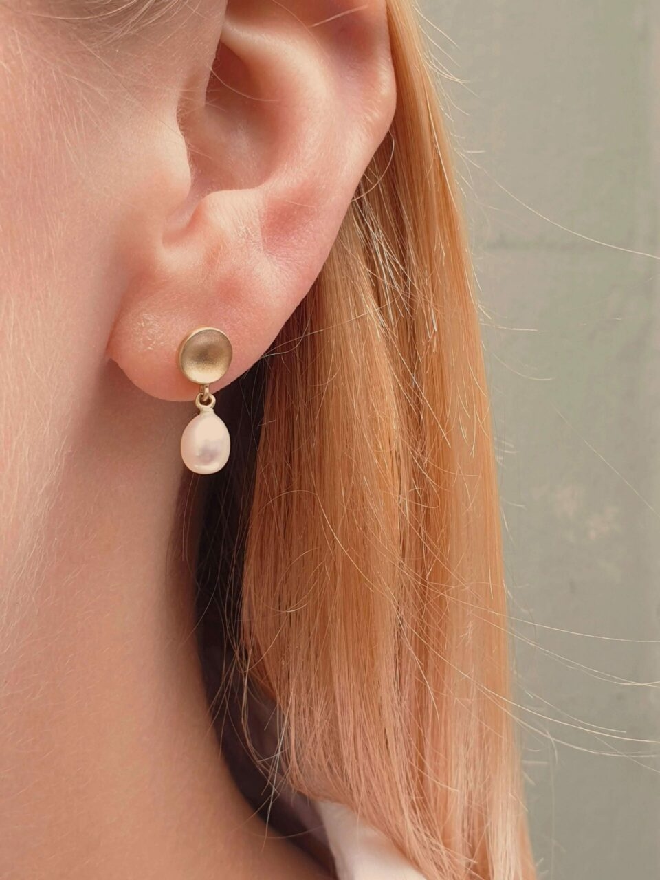 Based on our classic dome collection, these pearl drop dome earrings have been designed by Clifton Rocks founder Clare Chandler and feature a subtle dome design that is completed with a stunning pearl drop. This piece is an elegant addition to any bridal look and its timeless feel also makes it the perfect gift for your loved one.