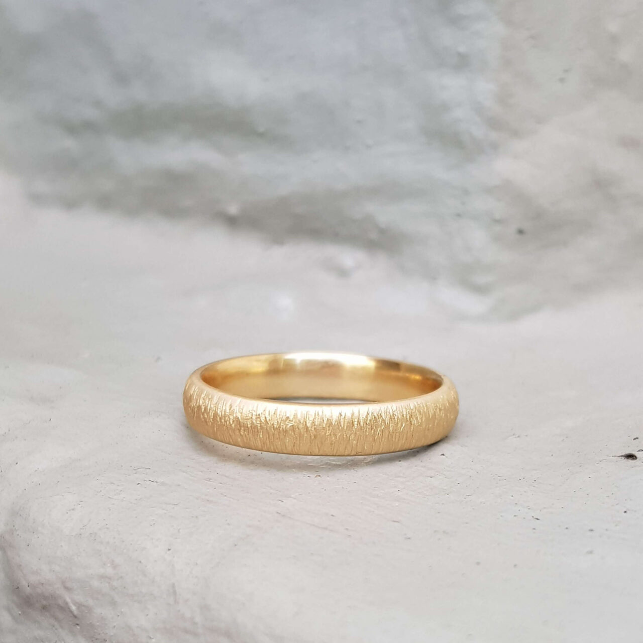 Hammered-court-wedding-ring-straight-texture