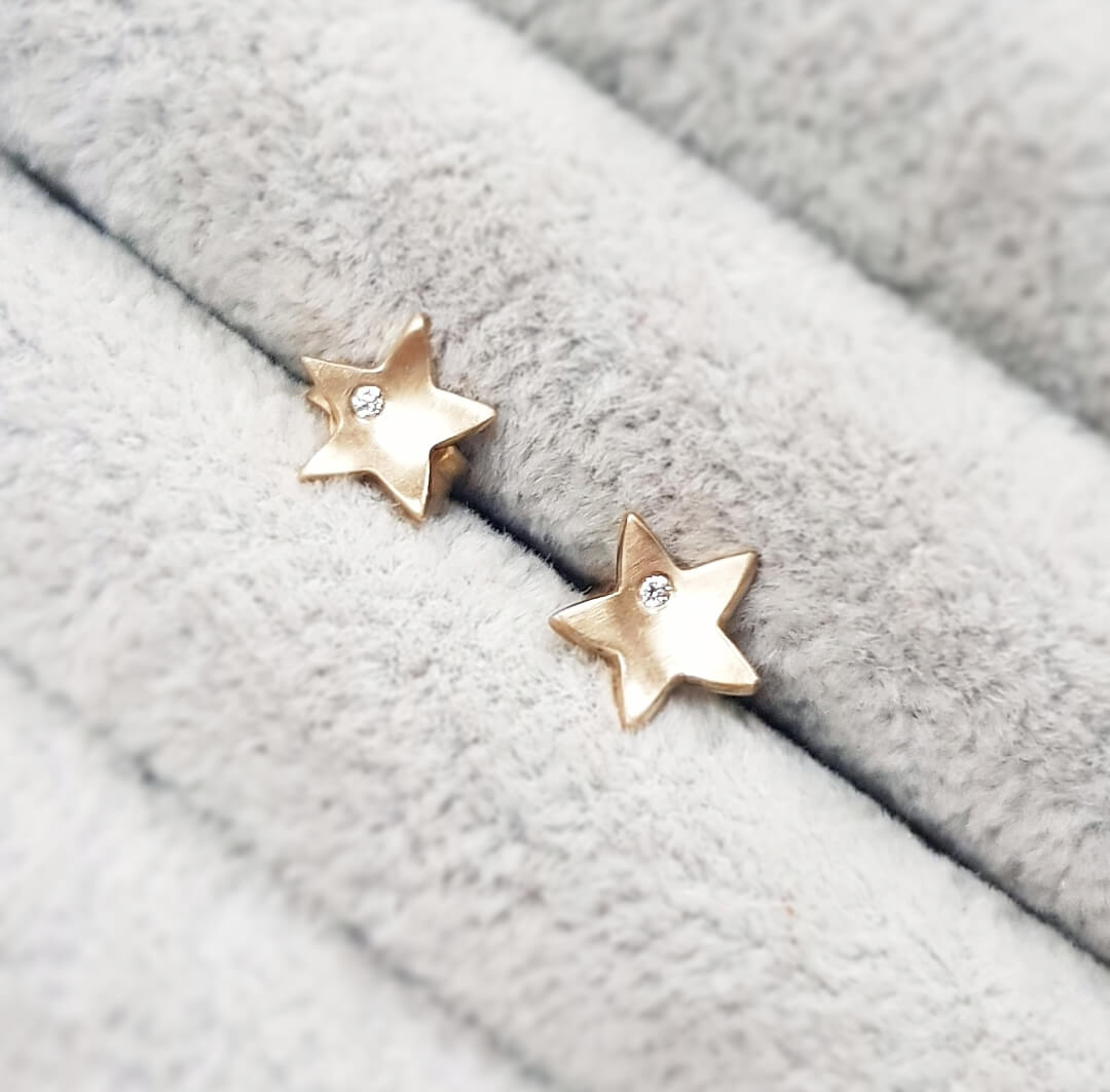 Yellow Gold Star Earring with Diamond