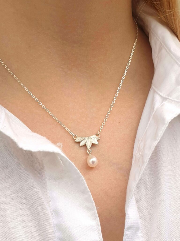 Silver Leaf Fan Pearl Necklace