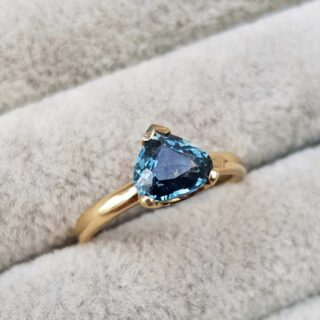 Teal-Pear-Sapphire-Blue-Engagement-Ring-Claw-Cups-1
