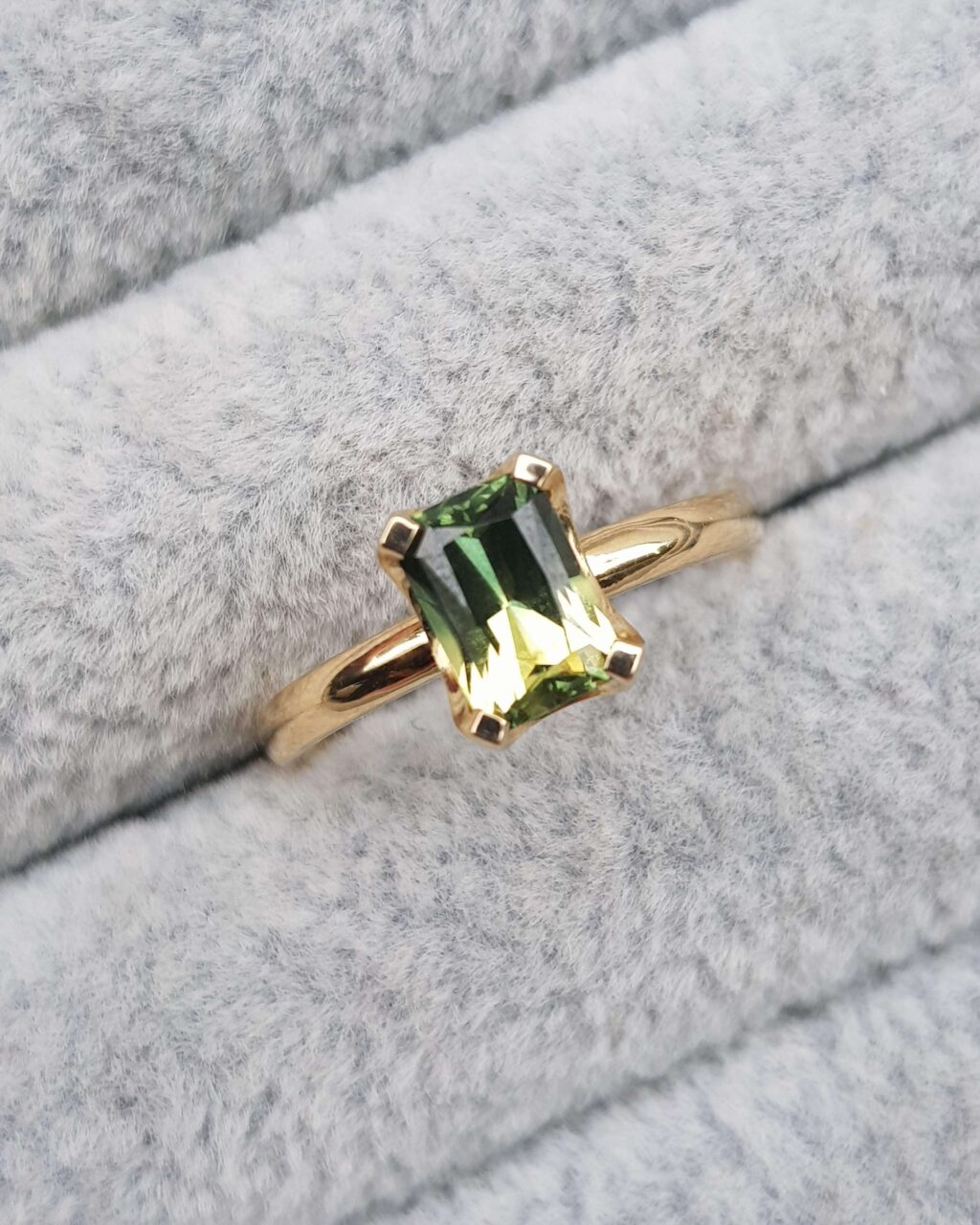 Green Yellow Parti Sapphire Ring