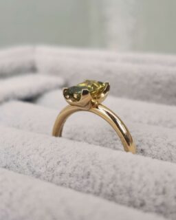 Green Yellow Parti Sapphire Ring