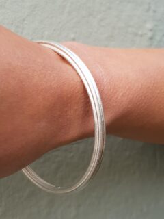 Minimalist-Silver-Bangle-Clifton-Rocks_Bangleb_3-Clifton-Rocks