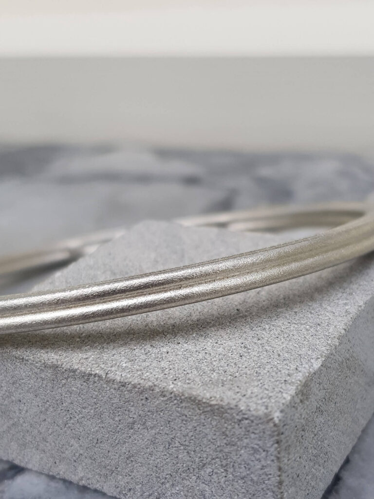 Minimalist-Silver-Bangle-Clifton-Rocks_bangleb_1-Clifton-Rocks