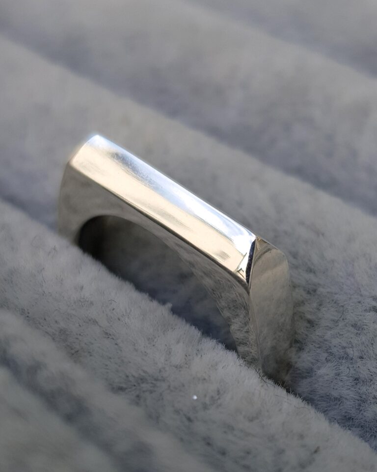 Insignia Knife Edge Signet Ring