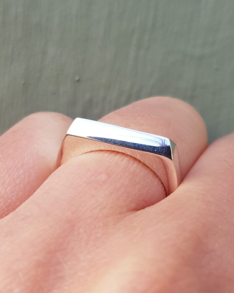 Insignia Knife Edge Signet Ring