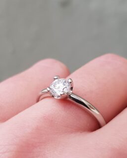 Diamond Platinum Solitaire Engagement Ring