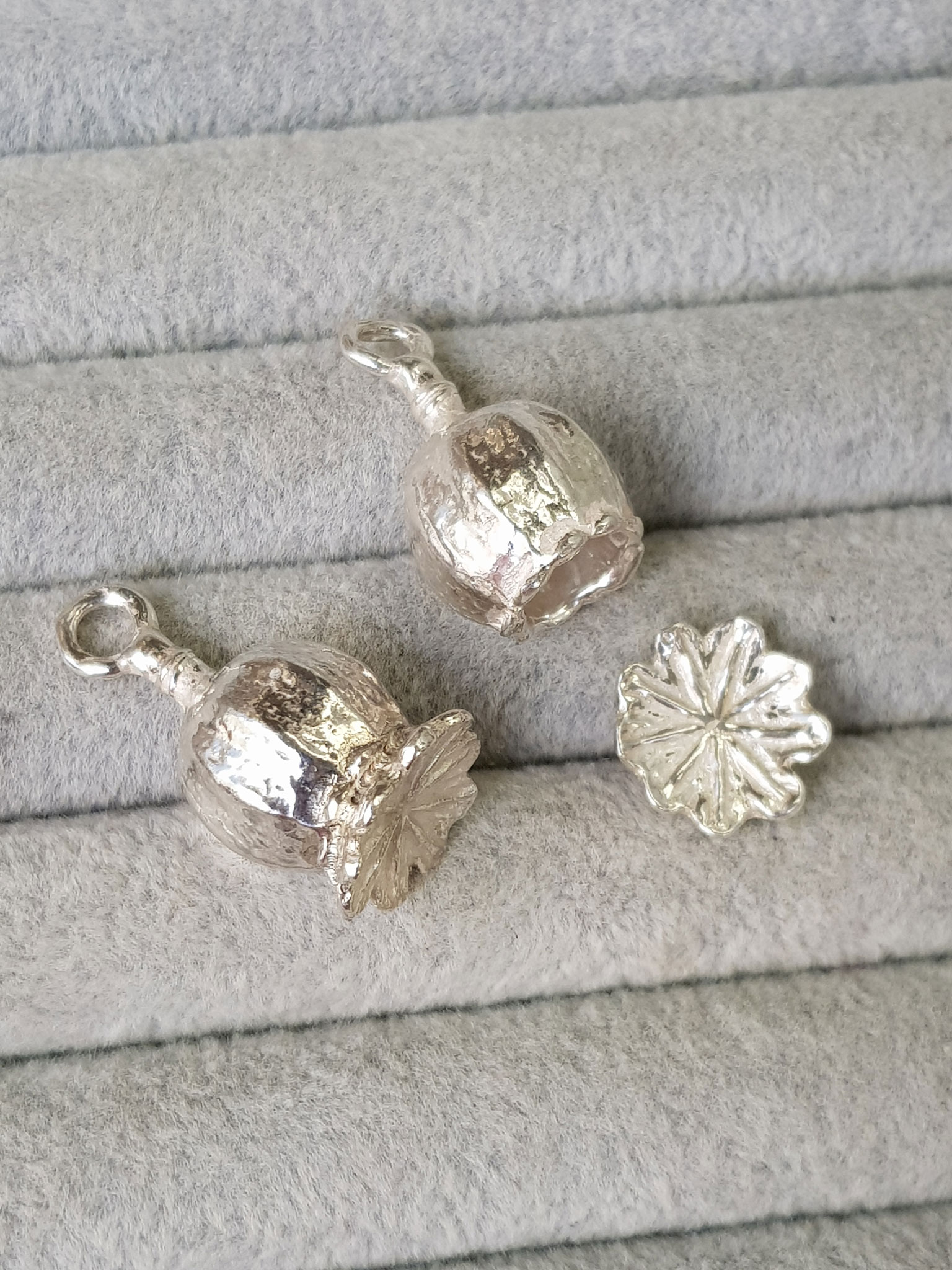 Silver Large Poppy Seed Memory Pendant - Cast & Found - C&F07 Silver Large Poppy Seed Memory Pendant - Cast & Found - C&F07