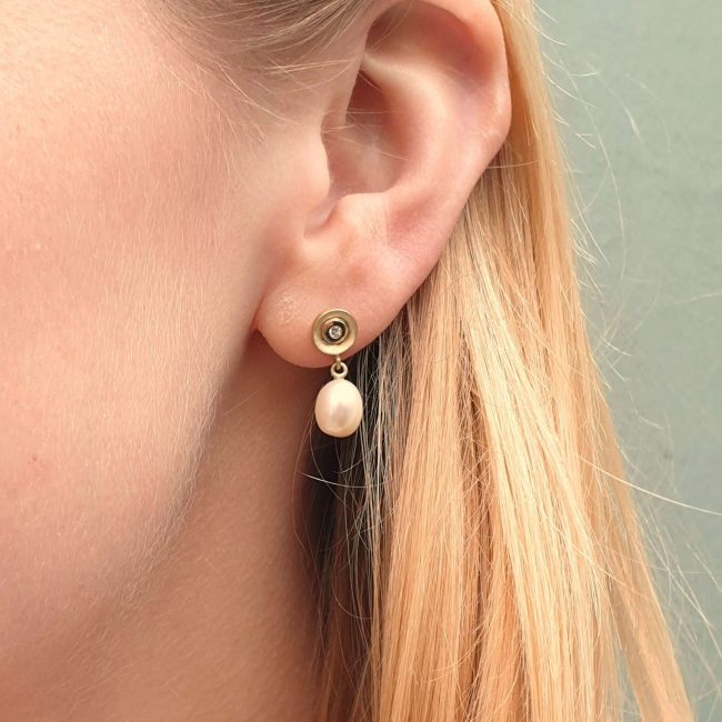 Dior pearl drop earrings discount